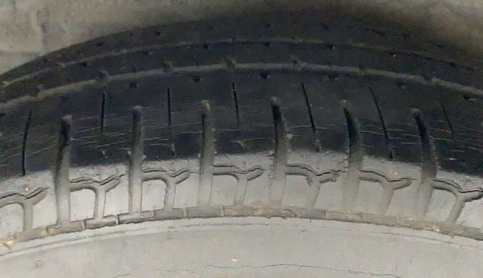 2010 Hyundai i10 SPORTZ 1.2, Petrol, Manual, 30,182 km, Right Rear Tyre Tread