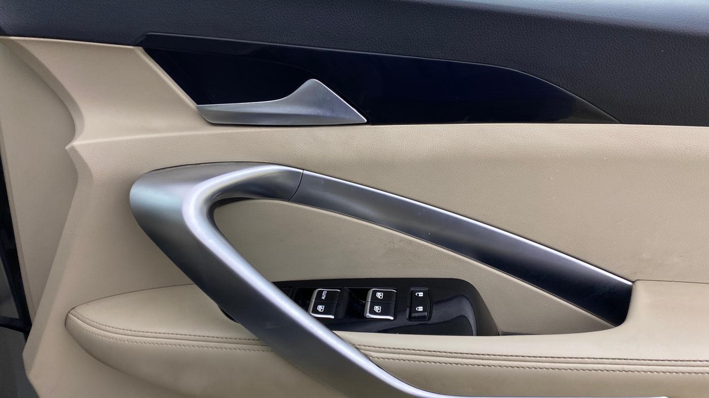 2021 MG HECTOR SHARP 1.5 PETROL CVT, Petrol, Automatic, 63,146 km, Driver Side Door Panels Control