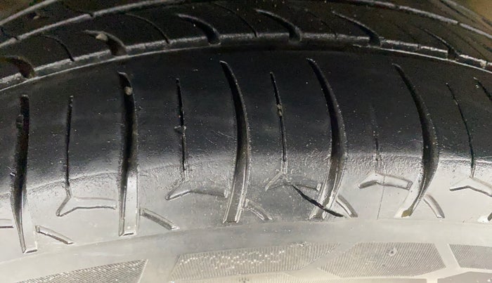 2017 Tata Tiago XT PETROL, Petrol, Manual, 70,783 km, Right Rear Tyre Tread