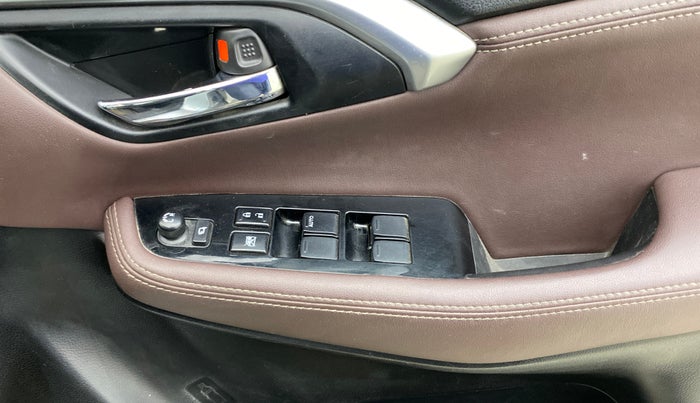 2022 Maruti Grand Vitara ALPHA SMART HYBRID ALLGRIP DUAL TONE, Petrol, Manual, 46,462 km, Driver Side Door Panels Control