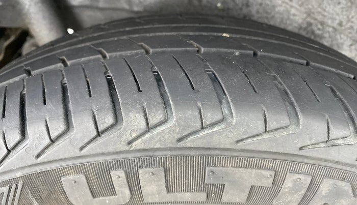 2017 Maruti Wagon R 1.0 VXI OPT AMT, Petrol, Automatic, 28,950 km, Right Rear Tyre Tread
