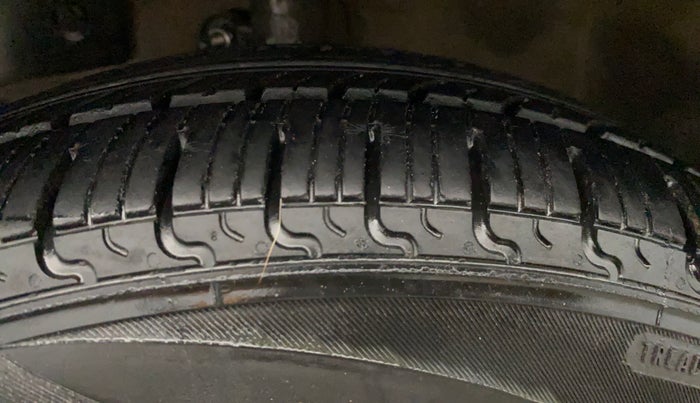 2016 Honda Brio S MT, Petrol, Manual, 27,847 km, Left Front Tyre Tread