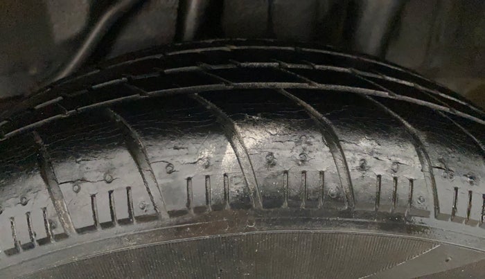 2016 Honda Brio S MT, Petrol, Manual, 27,847 km, Left Rear Tyre Tread