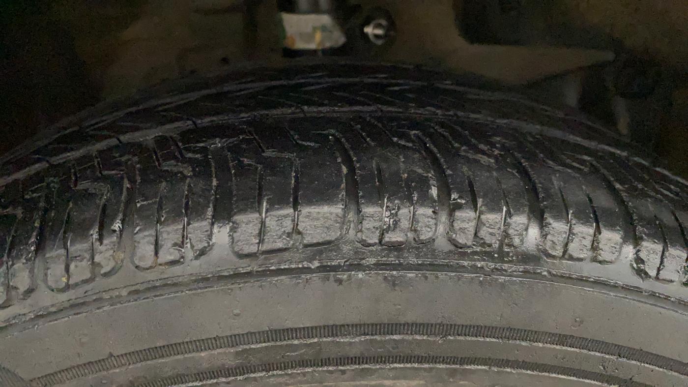 2016 Honda Brio S MT, Petrol, Manual, 27,420 km, Right Front Tyre Tread