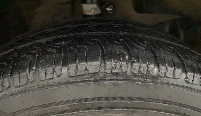 2016 Honda Brio S MT, Petrol, Manual, 27,847 km, Right Front Tyre Tread