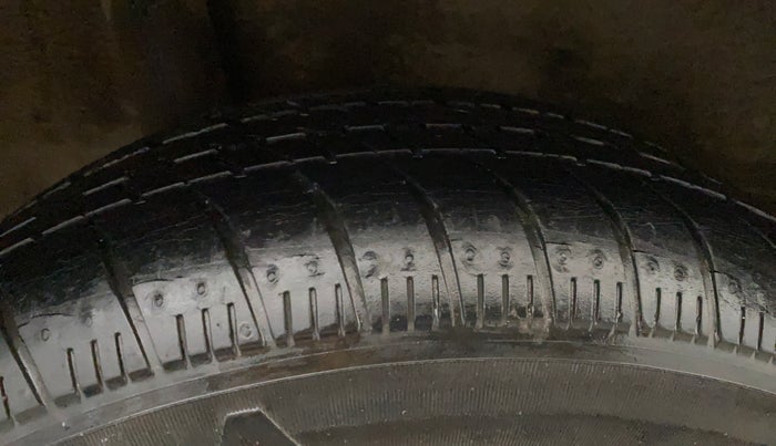 2016 Honda Brio S MT, Petrol, Manual, 27,847 km, Right Rear Tyre Tread