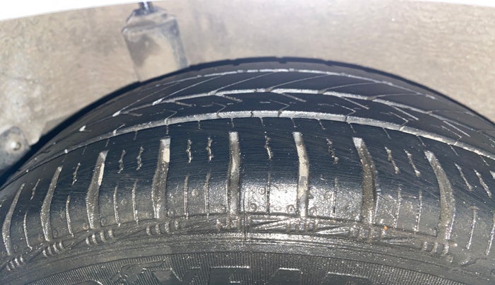 2015 Honda Amaze 1.2L I-VTEC S, Petrol, Manual, 89,058 km, Right Rear Tyre Tread