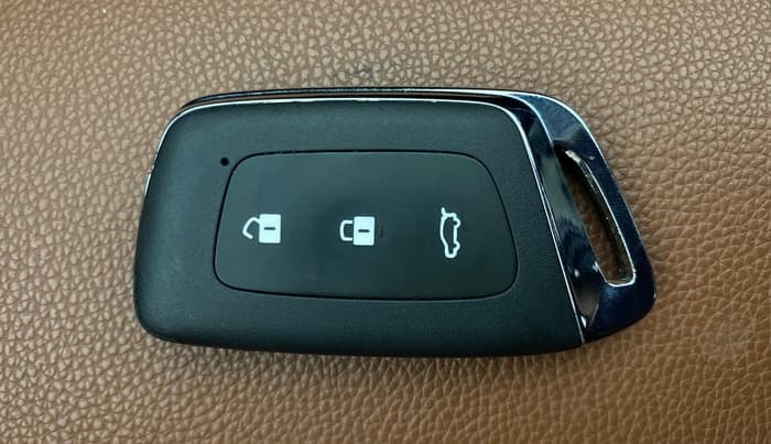 2021 MG HECTOR PLUS SHARP 1.5 PETROL TURBO HYBRID MT 6-STR, Petrol, Manual, 28,767 km, Key Close Up
