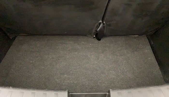 2016 Maruti Swift VXI O, Petrol, Manual, 66,614 km, Boot Inside