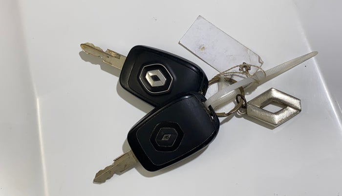 2022 Renault Kwid CLIMBER 1.0 (O) DUAL TONE, Petrol, Manual, 14,141 km, Key Close Up
