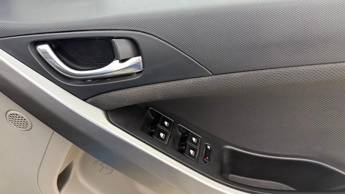 2017 Tata NEXON XZ PLUS PETROL, Petrol, Manual, 66,378 km, Driver Side Door Panels Control