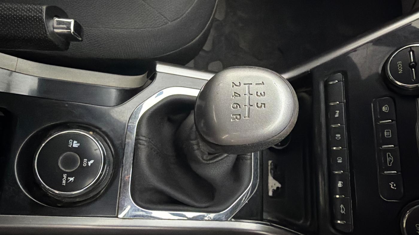 2017 Tata NEXON XZ PLUS PETROL, Petrol, Manual, 66,378 km, Gear Lever