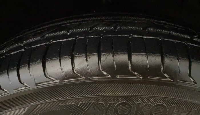 2016 Hyundai Grand i10 SPORTZ 1.2 KAPPA VTVT, Petrol, Manual, 70,780 km, Right Front Tyre Tread