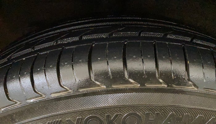 2016 Hyundai Grand i10 SPORTZ 1.2 KAPPA VTVT, Petrol, Manual, 70,780 km, Right Rear Tyre Tread