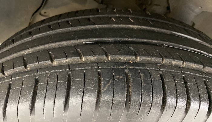 2020 Renault Duster RXZ, Petrol, Manual, 20,743 km, Left Front Tyre Tread