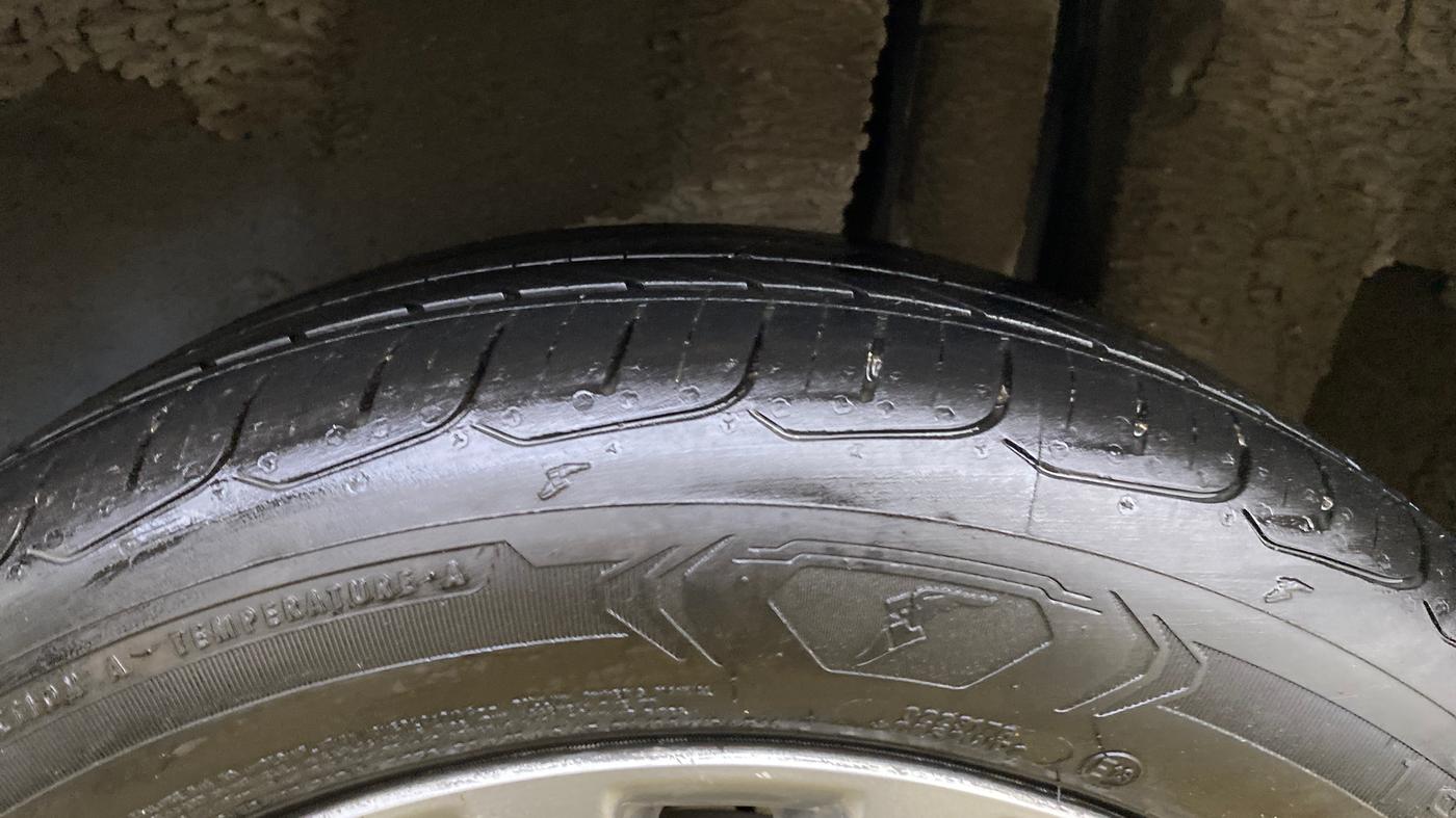 2017 Maruti Ciaz ALPHA 1.4 PETROL, Petrol, Manual, 1,15,234 km, Left Rear Tyre Tread