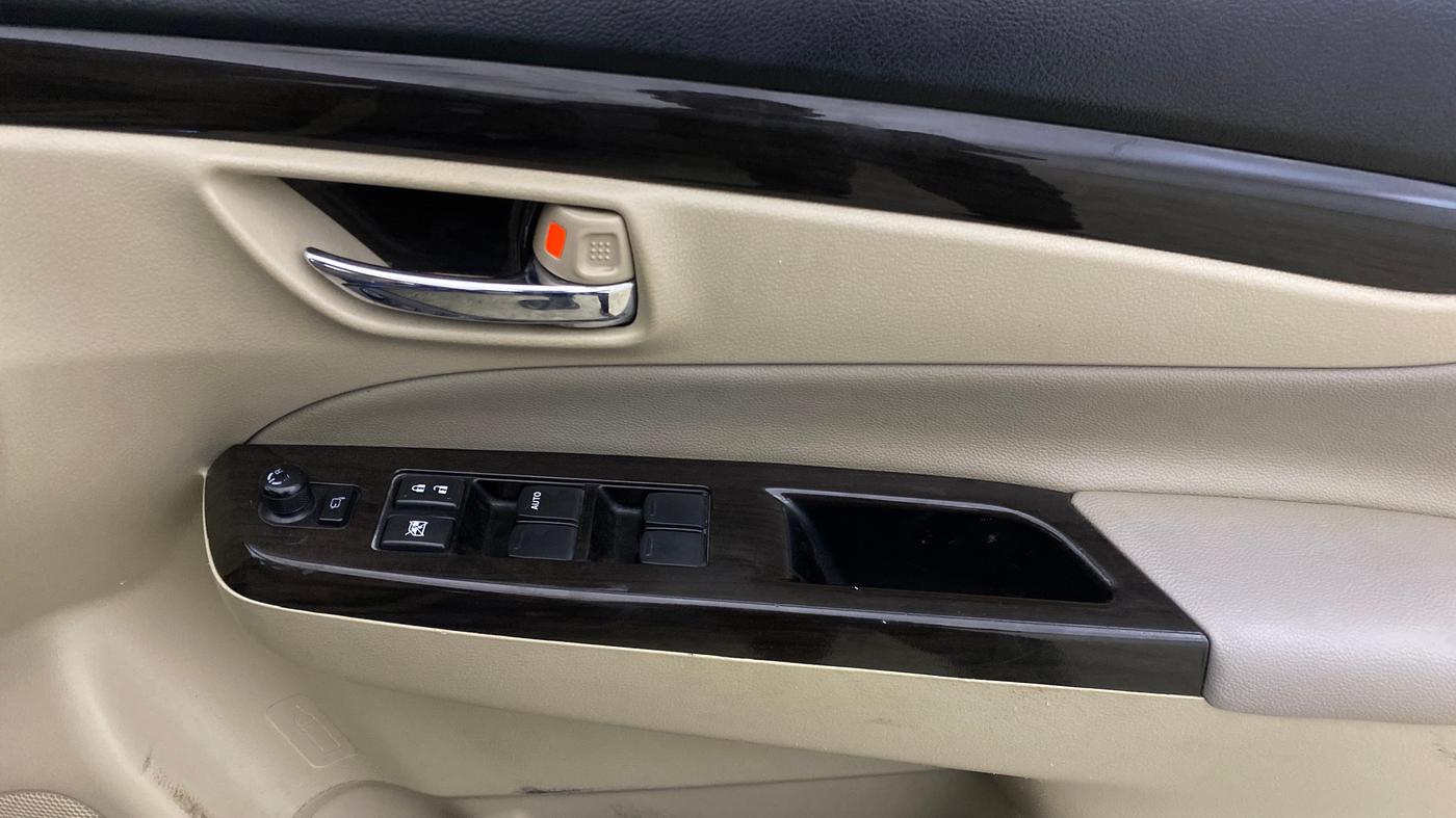 2017 Maruti Ciaz ALPHA 1.4 PETROL, Petrol, Manual, 1,15,234 km, Driver Side Door Panels Control
