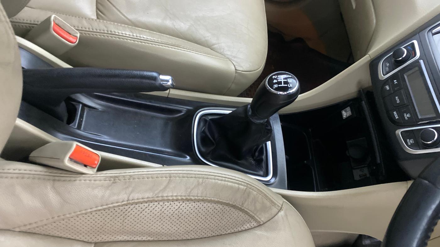 2017 Maruti Ciaz ALPHA 1.4 PETROL, Petrol, Manual, 1,15,234 km, Gear Lever