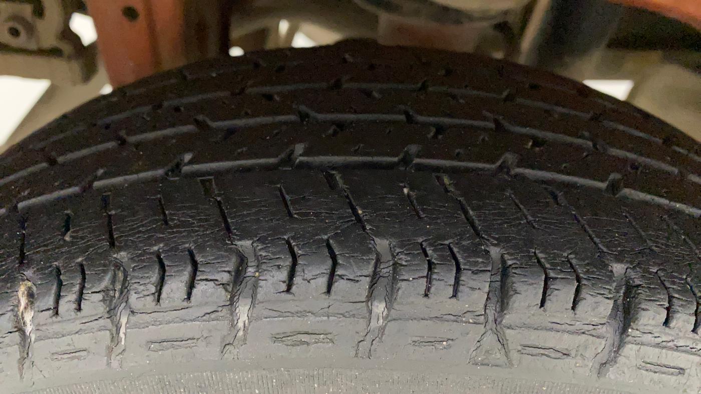 2014 Maruti Alto K10 VXI AMT, Petrol, Automatic, 28,092 km, Right Rear Tyre Tread