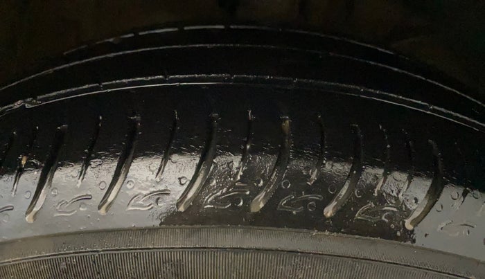 2021 Maruti Baleno DELTA PETROL 1.2, Petrol, Manual, 40,223 km, Right Front Tyre Tread
