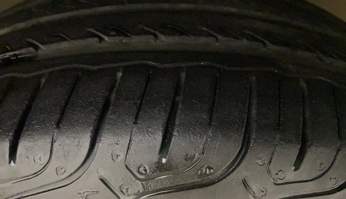 2013 Ford Figo EXI 1.2 PETROL, CNG, Manual, 71,561 km, Right Front Tyre Tread