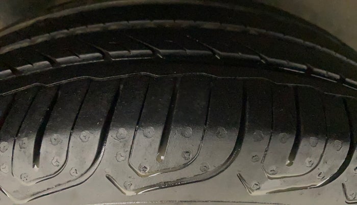 2013 Ford Figo EXI 1.2 PETROL, CNG, Manual, 71,561 km, Right Rear Tyre Tread