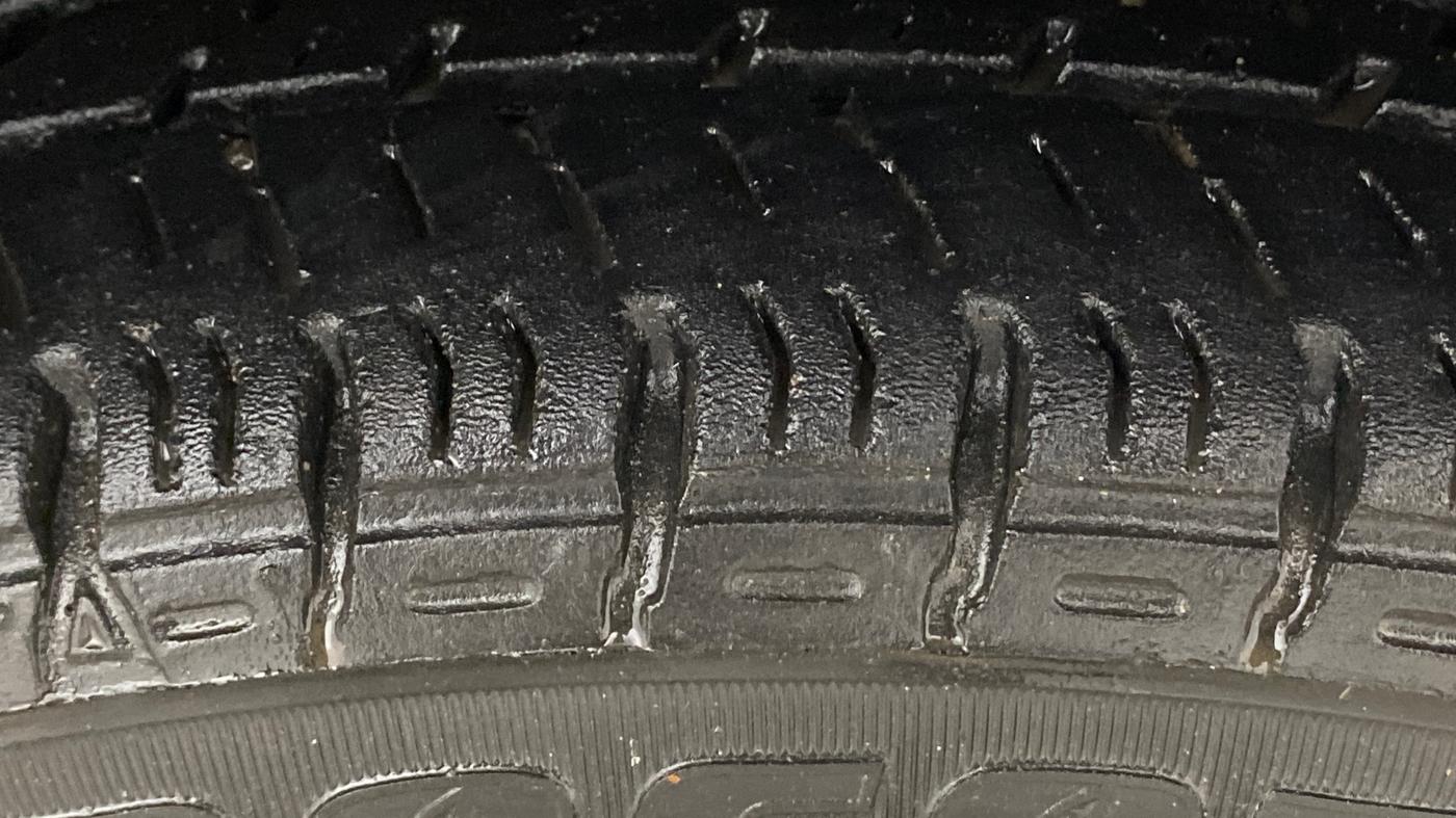 2017 Maruti Alto K10 VXI (O) AMT, Petrol, Automatic, 27,194 km, Left Rear Tyre Tread