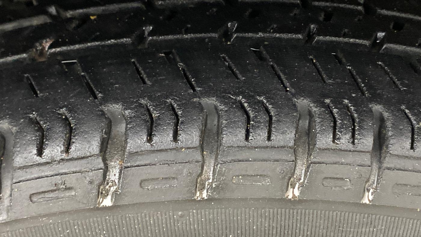 2017 Maruti Alto K10 VXI (O) AMT, Petrol, Automatic, 27,194 km, Right Front Tyre Tread
