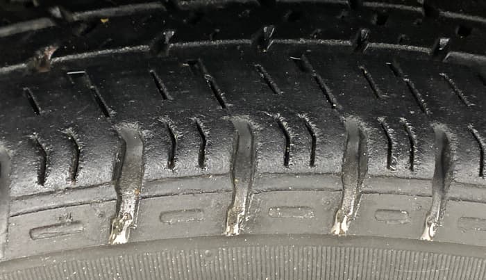 2017 Maruti Alto K10 VXI (O) AMT, Petrol, Automatic, 27,194 km, Right Front Tyre Tread