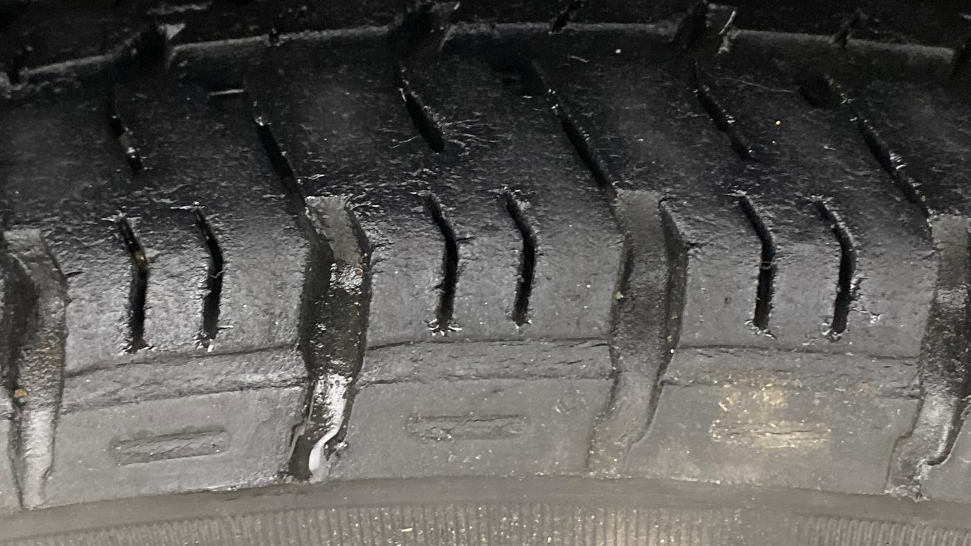 2017 Maruti Alto K10 VXI (O) AMT, Petrol, Automatic, 27,194 km, Right Rear Tyre Tread