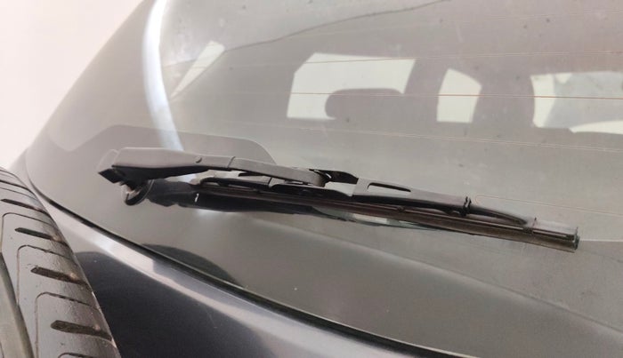 2013 Ford Ecosport TITANIUM 1.5L DIESEL (OPT), Diesel, Manual, 1,29,718 km, Rear Wiper