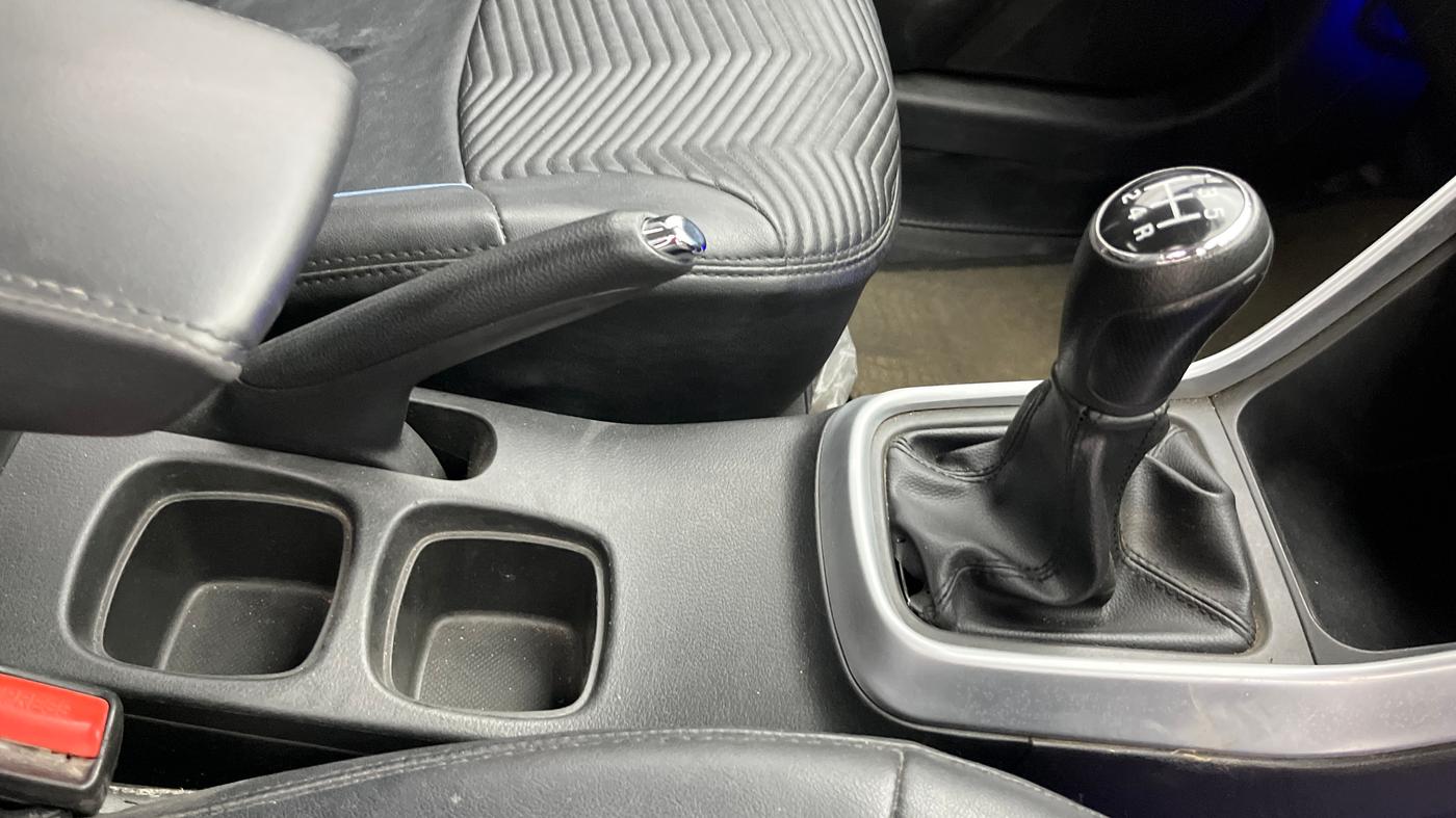 2022 Maruti S Cross ZETA 1.5, Petrol, Manual, 81,593 km, Gear Lever