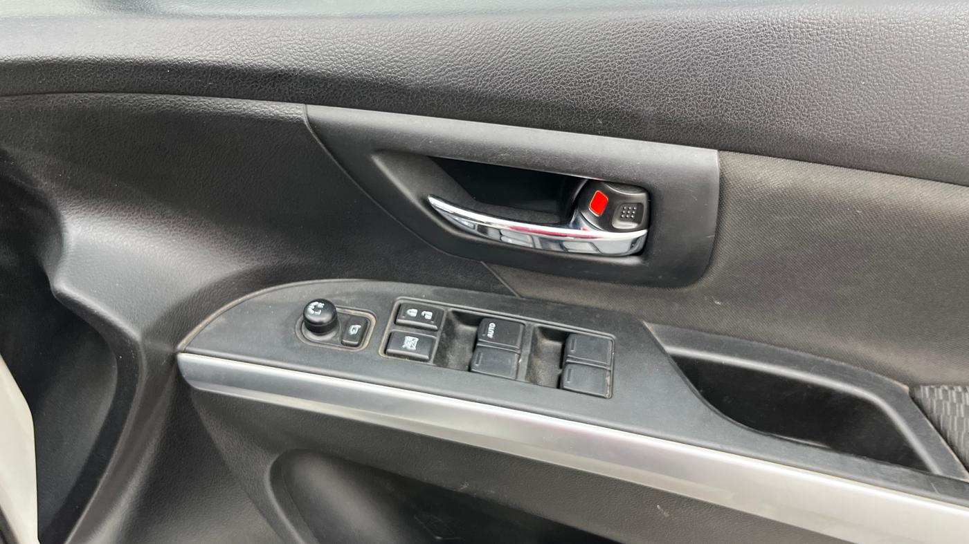 2022 Maruti S Cross ZETA 1.5, Petrol, Manual, 81,593 km, Driver Side Door Panels Control