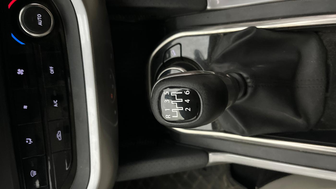 2021 Tata Safari XZ PLUS, Diesel, Manual, 48,837 km, Gear Lever
