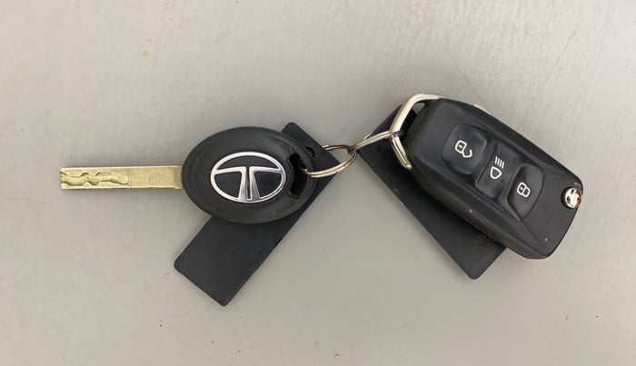 2020 Tata Tiago XZ PLUS PETROL, Petrol, Manual, 1,14,057 km, Key Close Up