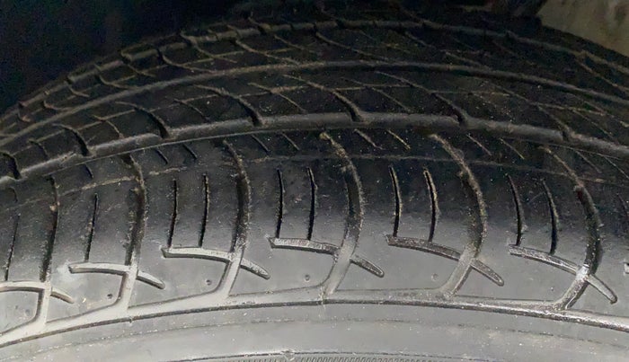 2017 Volkswagen Polo HIGHLINE1.2L, Petrol, Manual, 31,994 km, Left Front Tyre Tread