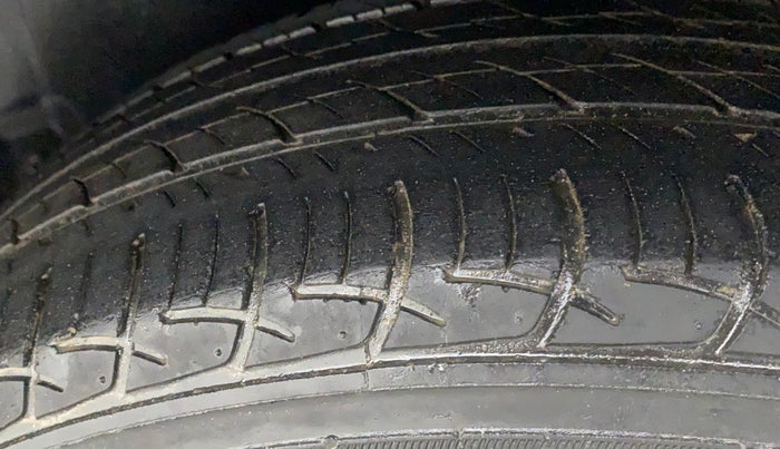 2017 Volkswagen Polo HIGHLINE1.2L, Petrol, Manual, 31,994 km, Left Rear Tyre Tread