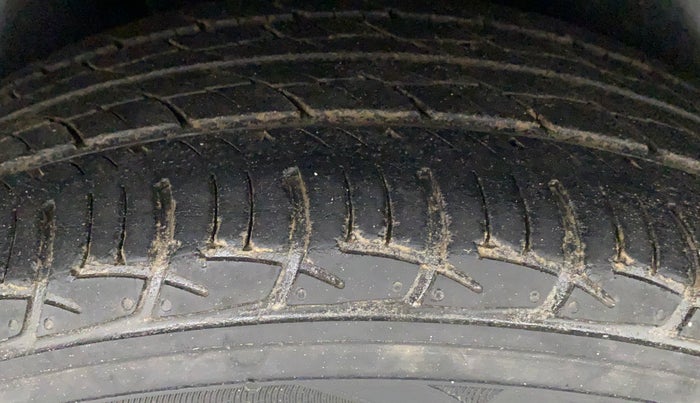 2017 Volkswagen Polo HIGHLINE1.2L, Petrol, Manual, 31,994 km, Right Rear Tyre Tread