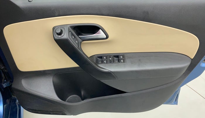 2017 Volkswagen Polo HIGHLINE1.2L, Petrol, Manual, 31,994 km, Driver Side Door Panels Control