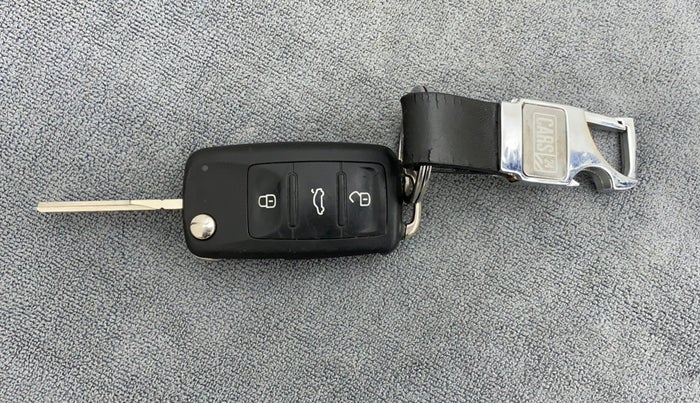 2017 Volkswagen Polo HIGHLINE1.2L, Petrol, Manual, 31,994 km, Key Close Up