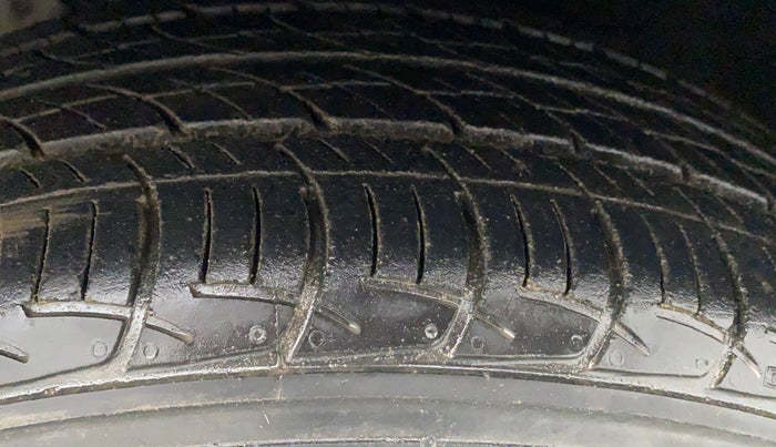 2017 Volkswagen Polo HIGHLINE1.2L, Petrol, Manual, 31,994 km, Right Front Tyre Tread