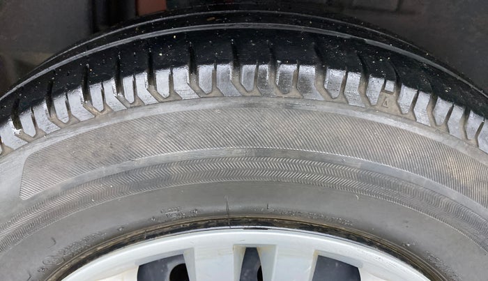 2017 Maruti Dzire VXI, Petrol, Manual, 51,032 km, Right Rear Tyre Tread