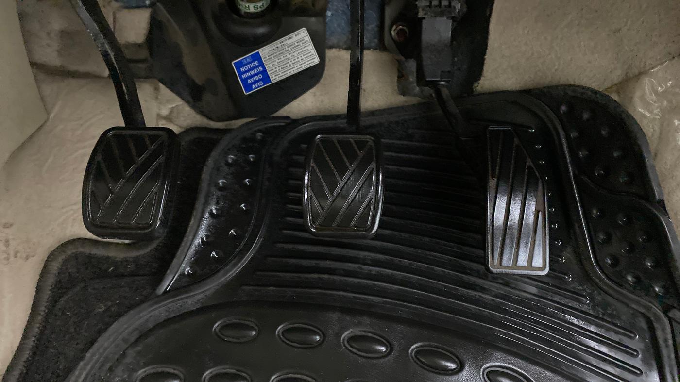 2017 Maruti Dzire VXI, Petrol, Manual, 51,032 km, Pedals