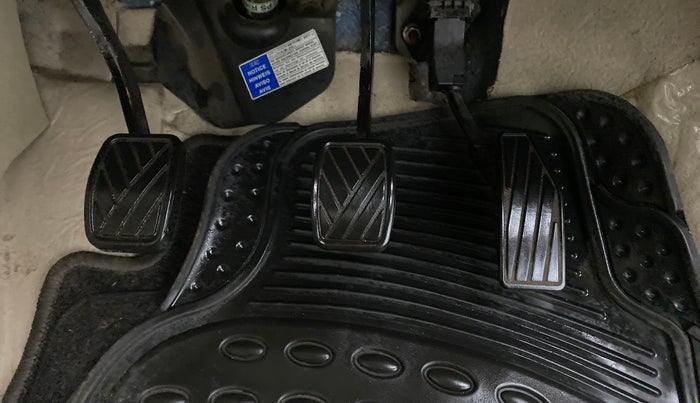 2017 Maruti Dzire VXI, Petrol, Manual, 51,032 km, Pedals