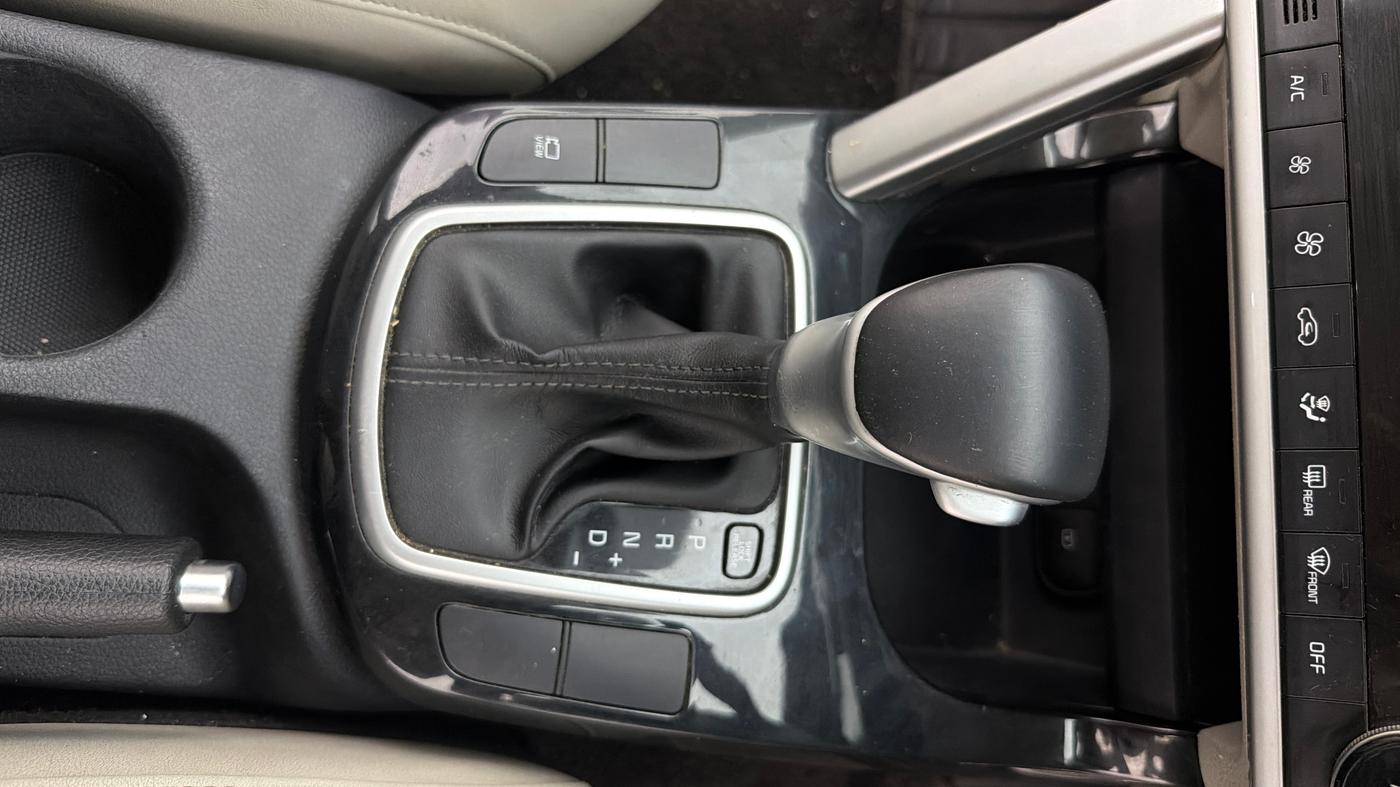 2020 KIA SELTOS HTX IVT 1.5 PETROL, CNG, Automatic, 70,115 km, Gear Lever