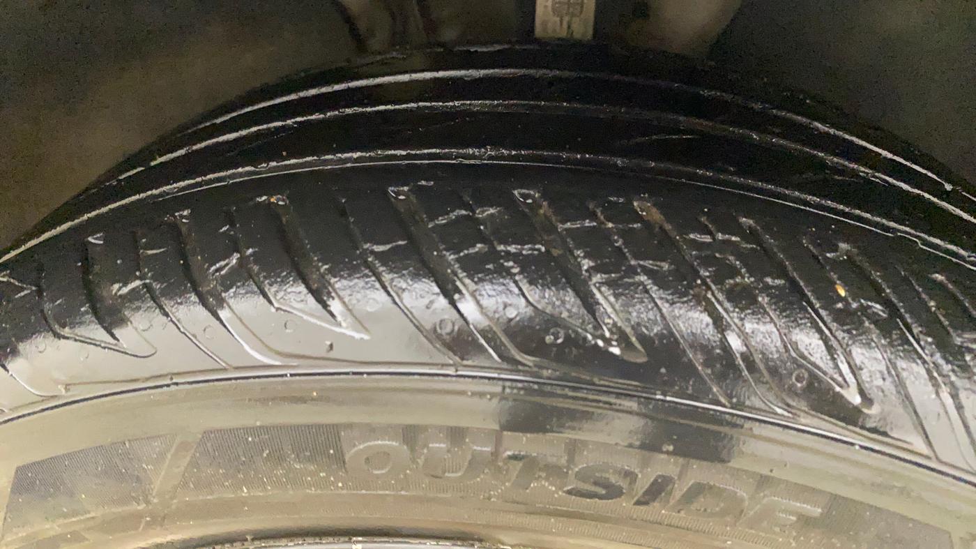 2017 Skoda Octavia AMBITION PLUS AT 1.8 TSI, Petrol, Automatic, 64,017 km, Right Front Tyre Tread
