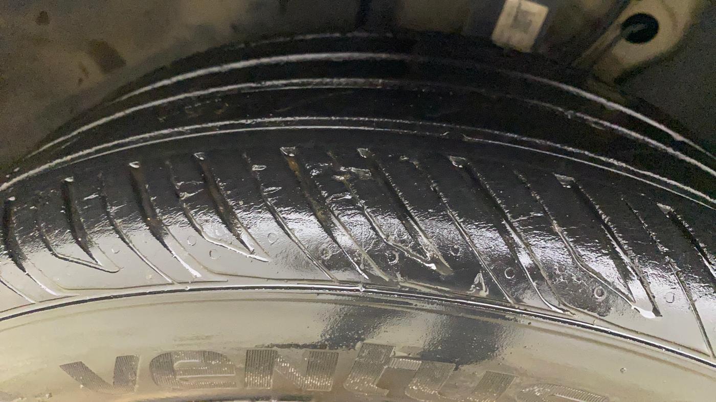 2017 Skoda Octavia AMBITION PLUS AT 1.8 TSI, Petrol, Automatic, 64,017 km, Left Front Tyre Tread