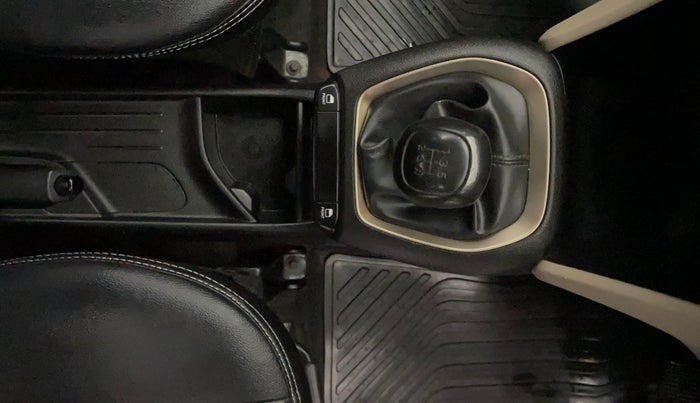 2019 Hyundai NEW SANTRO ERA, Petrol, Manual, 1,42,056 km, Gear Lever