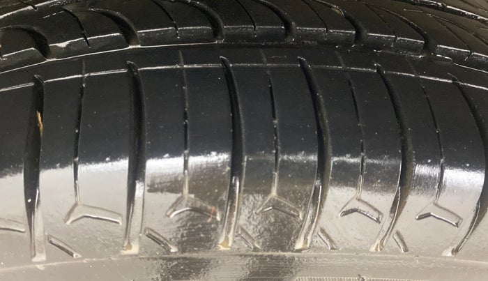 2016 Maruti Ertiga VXI, Petrol, Manual, 79,951 km, Right Rear Tyre Tread