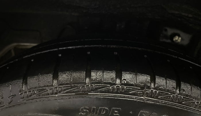 2018 Hyundai Eon SPORTZ, Petrol, Manual, 22,380 km, Right Rear Tyre Tread
